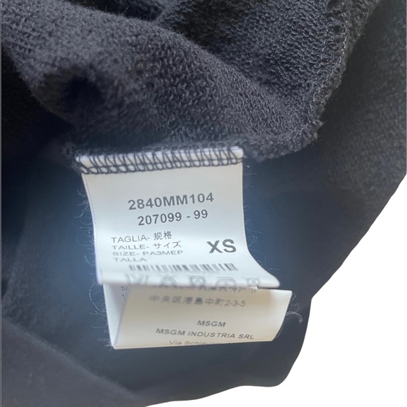 Designer Sweater. Excellent quality. - Picture 2 of 4
